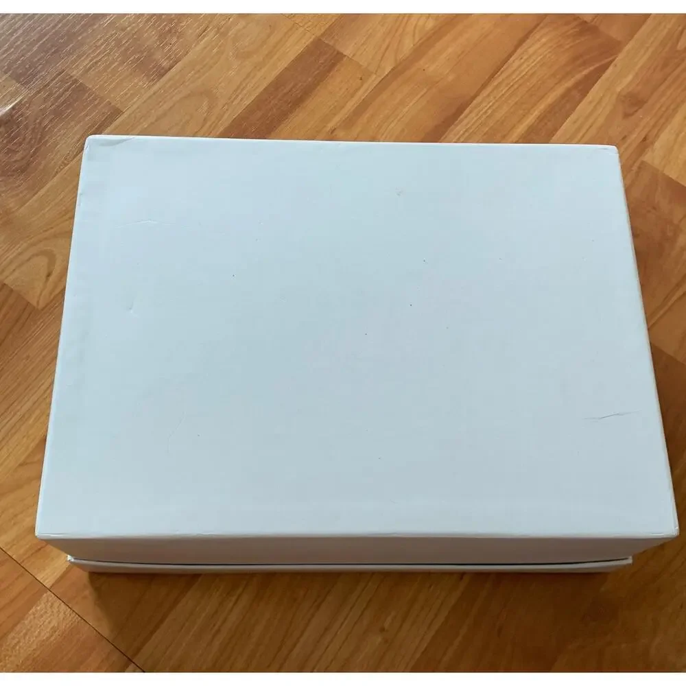 Vince empty shoe‎ box